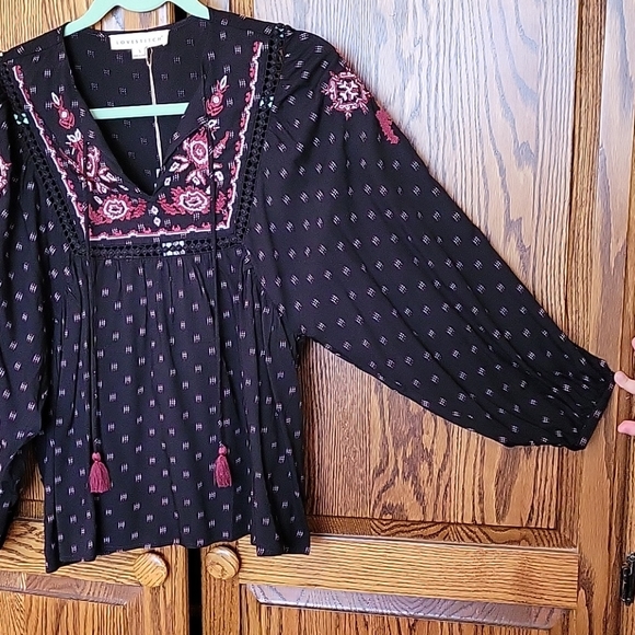 Botique Top - Picture 2 of 8